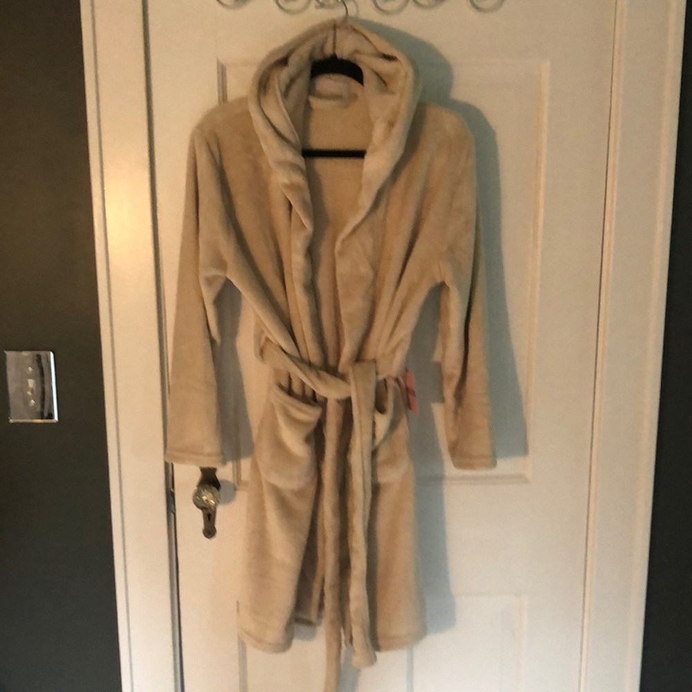 Brand new cozy Robe by Summer & Rose, size XX/s/m